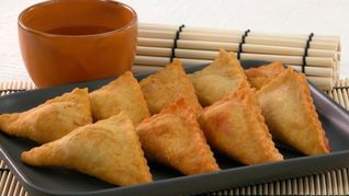 Жареные пирожки с вишней