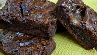 Брауни с соленой карамелью