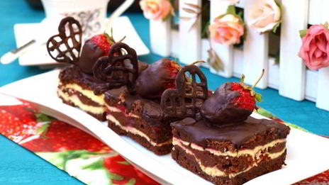 брауни с творогом и клубникой