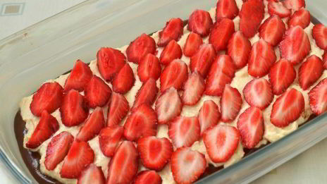 брауни с творогом и клубникой