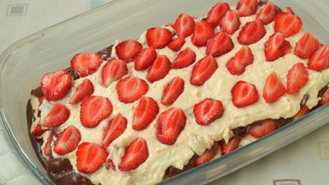 брауни с творогом и клубникой