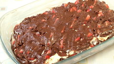 брауни с творогом и клубникой