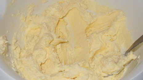 песочное пирожное малинка