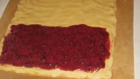 песочное пирожное малинка