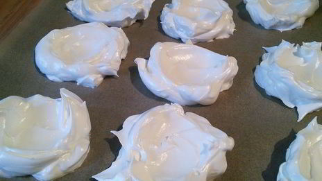 пирожное павлова со свежими ягодами