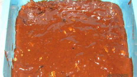 пирожное с черносливом, изюмом и орехами