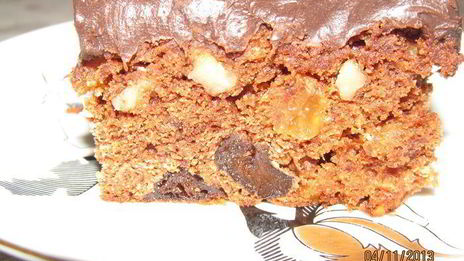 пирожное с черносливом, изюмом и орехами