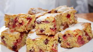 Пирожное с клюквой