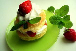 Пирожные из слоеного теста