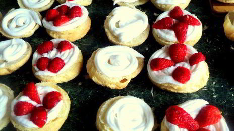 пирожные из слоеного теста