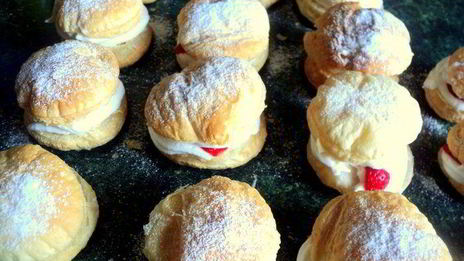 пирожные из слоеного теста