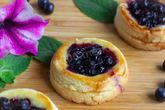 Пирожные с черникой