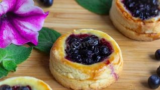 Пирожные с черникой