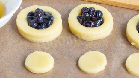 пирожные с черникой