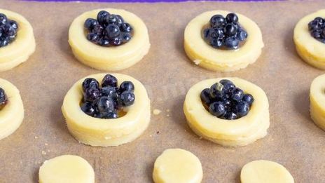 пирожные с черникой