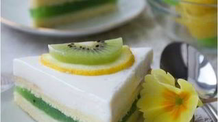 Пирожные с желе из киви