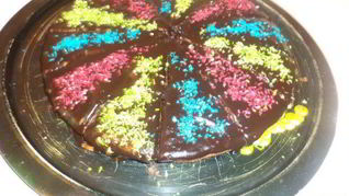 Разноцветное пирожное