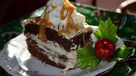 шоколадно-карамельный брауни