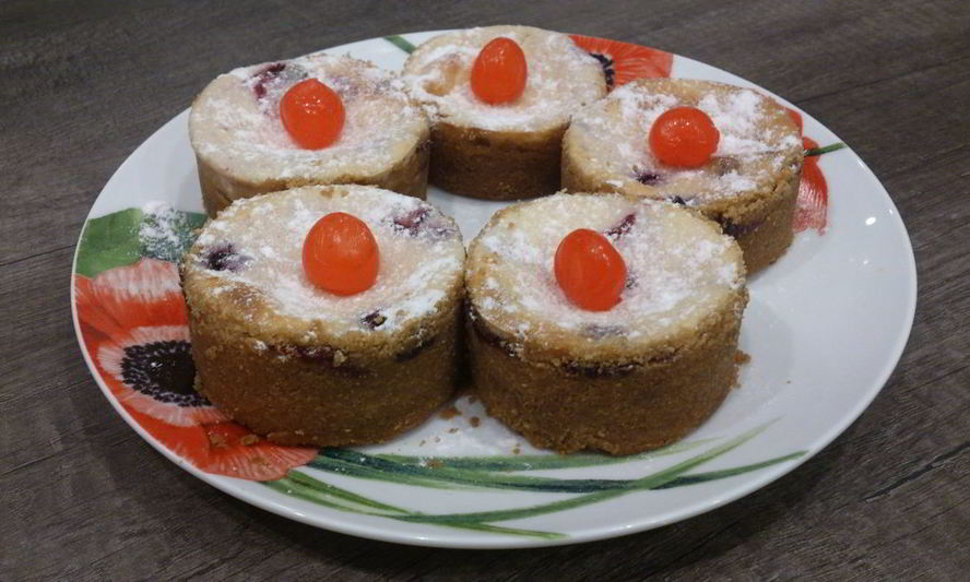 Рецепт творожно-ягодные пирожные