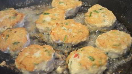 итальянская пицца с острыми куриными фрикадельками