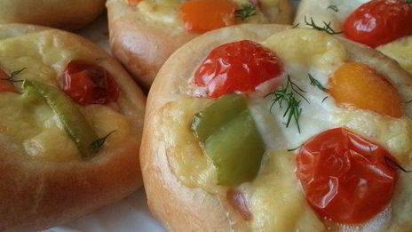 мини-пиццы крошки