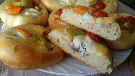 мини-пиццы крошки