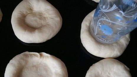 мини-пиццы крошки