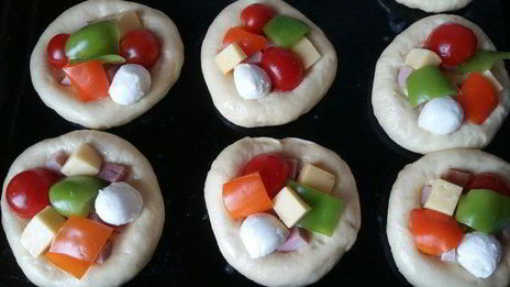 мини-пиццы крошки