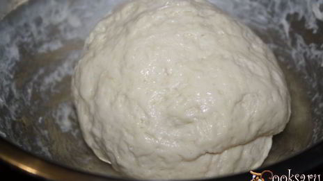 пицца мясная с пастромой и сыровяленым окороком