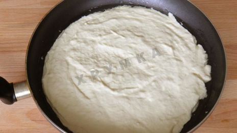 пицца на сковороде за 5 минут с сыром и колбасой