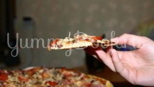 Пицца на тонкой основе