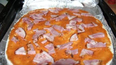 пицца на тонкой основе