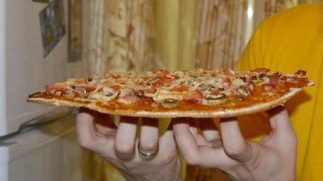 пицца на тонкой основе