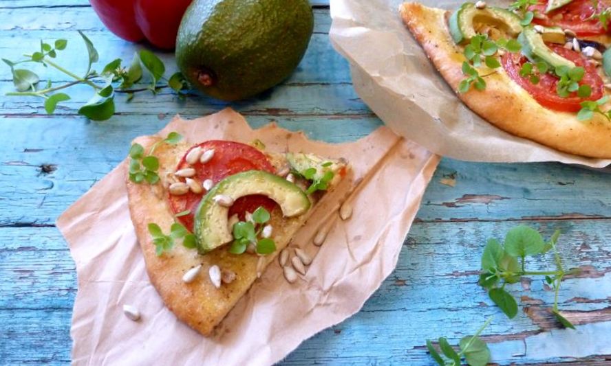 Рецепт пицца с авокадо и семечками