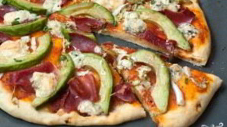 пицца с авокадо