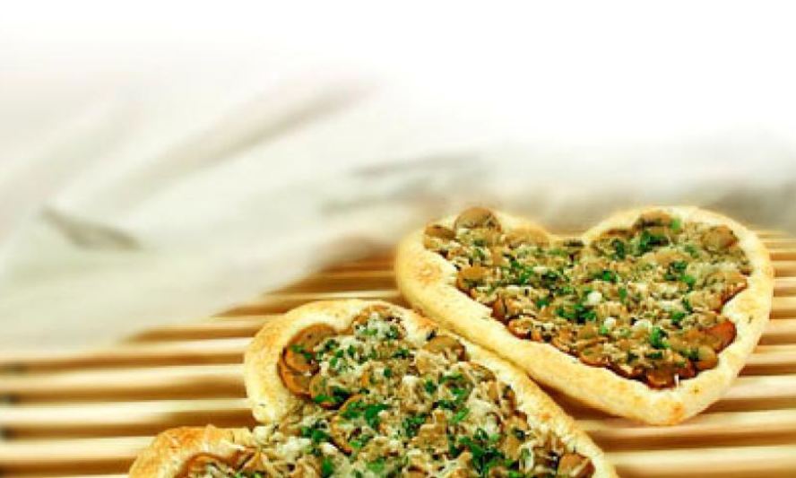 Рецепт пицца с грибами в виде сердца