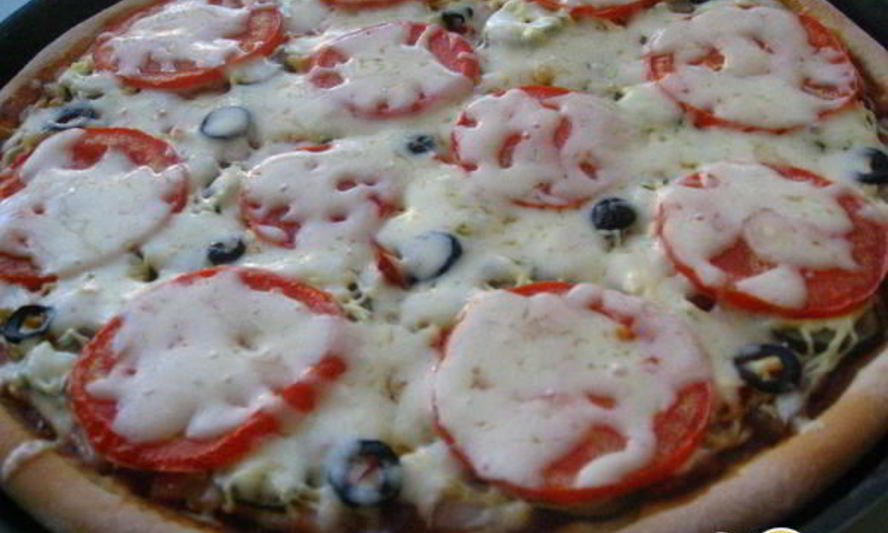 Рецепт пицца с грудинкой и чесноком