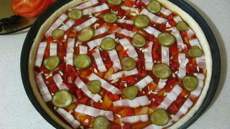 пицца с грудинкой и чесноком