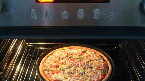 пицца с грудинкой и чесноком