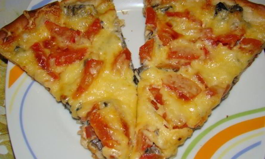 Рецепт пицца с колбасой сыром помидорами в духовке