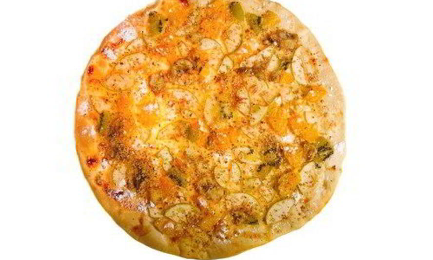 Рецепт пицца с копченой рыбой и кислыми яблоками