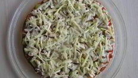 пицца с курицей и перцем в микроволновке