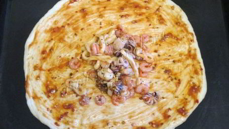 пицца с морепродуктами и сыром тофу