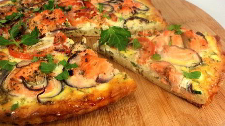 пицца с семгой и сливочным сыром