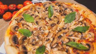 Пицца с шампиньонами