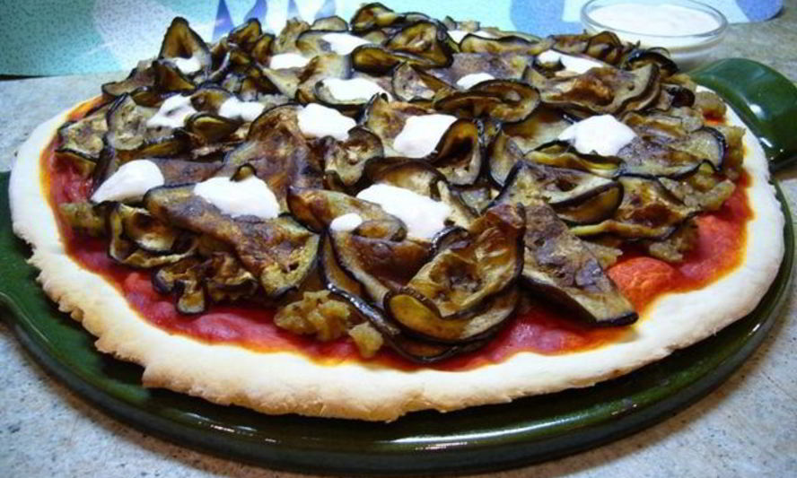 Рецепт пицца с томатным соусом и баклажанами