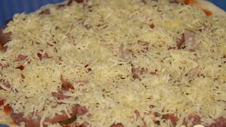 пицца сальсичча с красным перцем