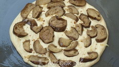 вегетарианская пицца с баклажанами