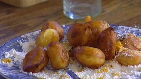 апельсиновые пончики с шоколадным соусом