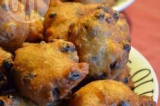 Дрожжевые пончики с изюмом